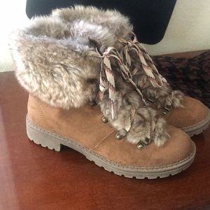 Fur boots w/ zipper on inside